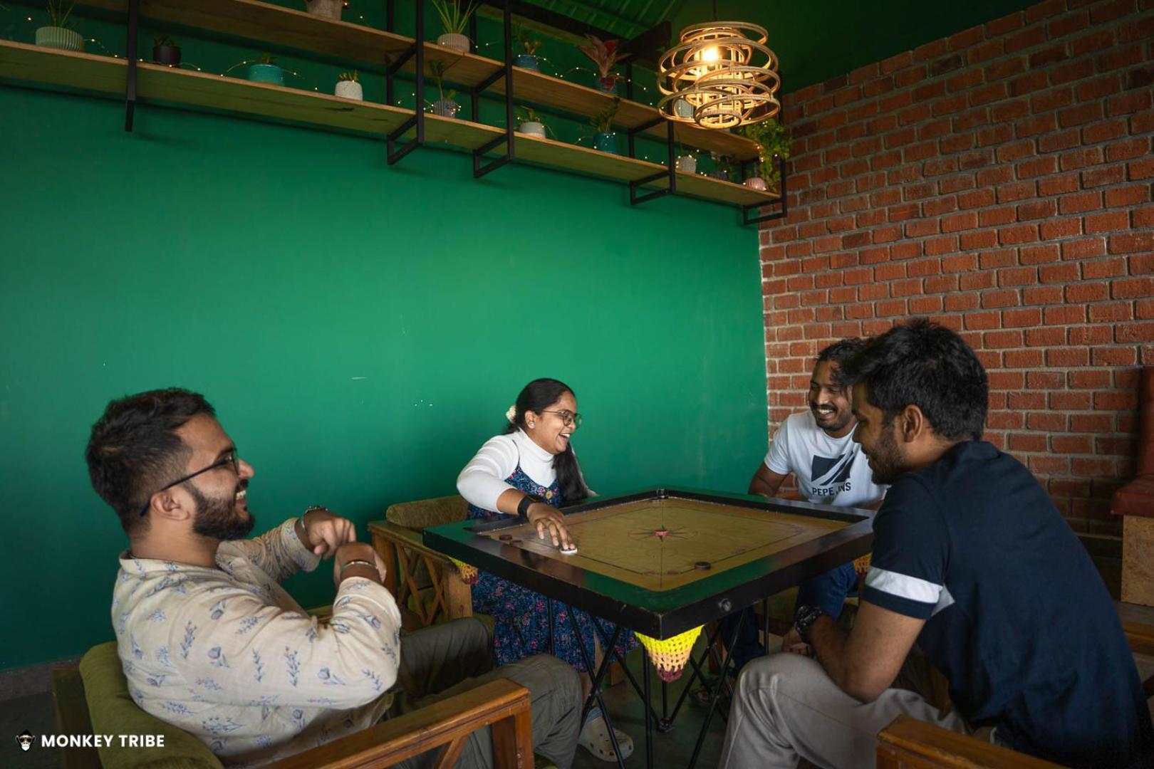 Monkey Tribe Munnar Hostel ภายนอก รูปภาพ